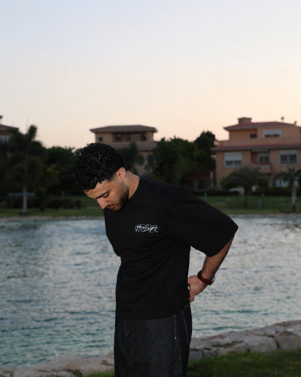 Black "ENDLESS DREAMS" BOX FIT T-SHIRT